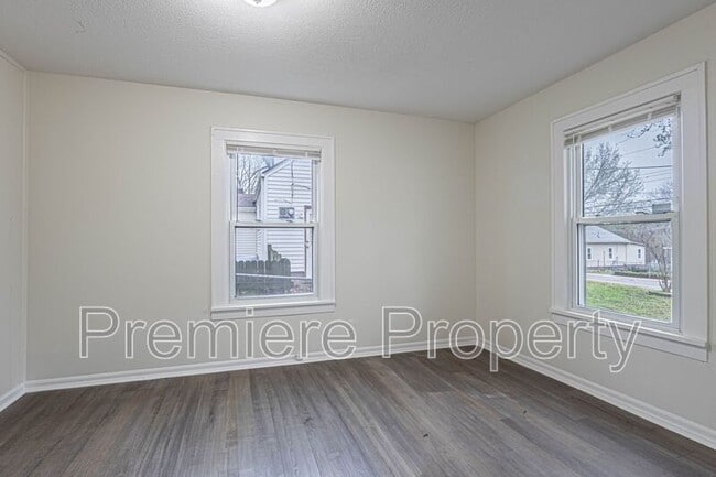 Building Photo - 334 W Sea Ave