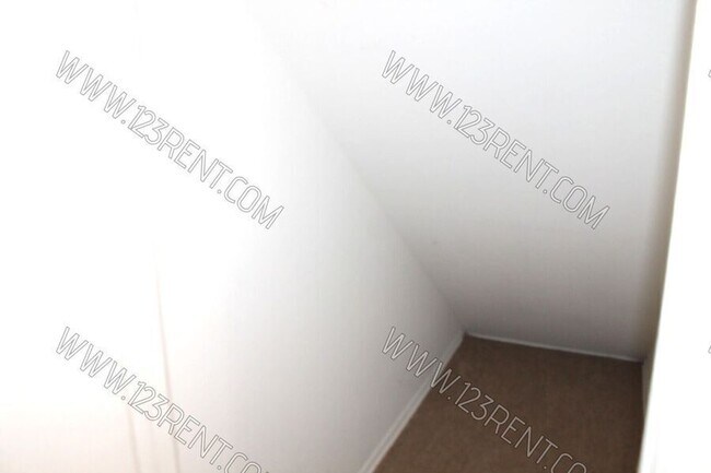 Building Photo - 504 E Ave Q3