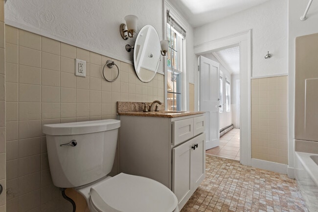 Building Photo - 6 Church St