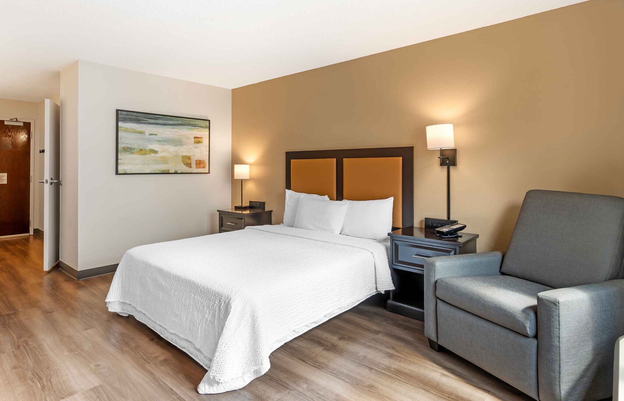 Building Photo - Furnished Studio-Tampa - Airport - Spruce Street