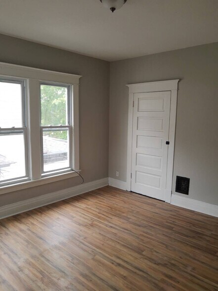 Building Photo - 428 N Zane Hwy