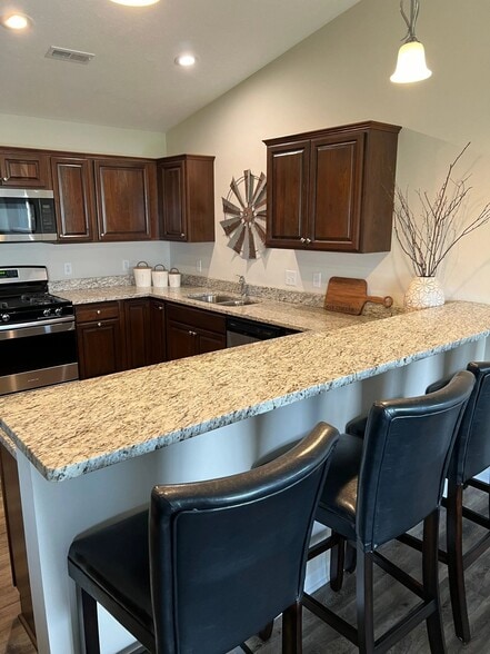 Building Photo - 7535 Marsh Hawk Dr