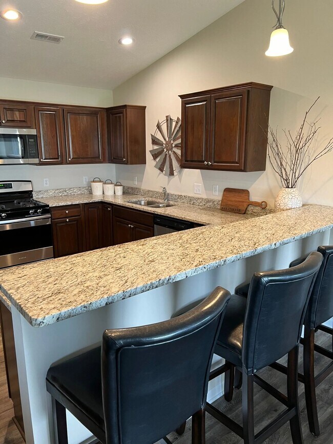Building Photo - 7676 Western Gailes Dr