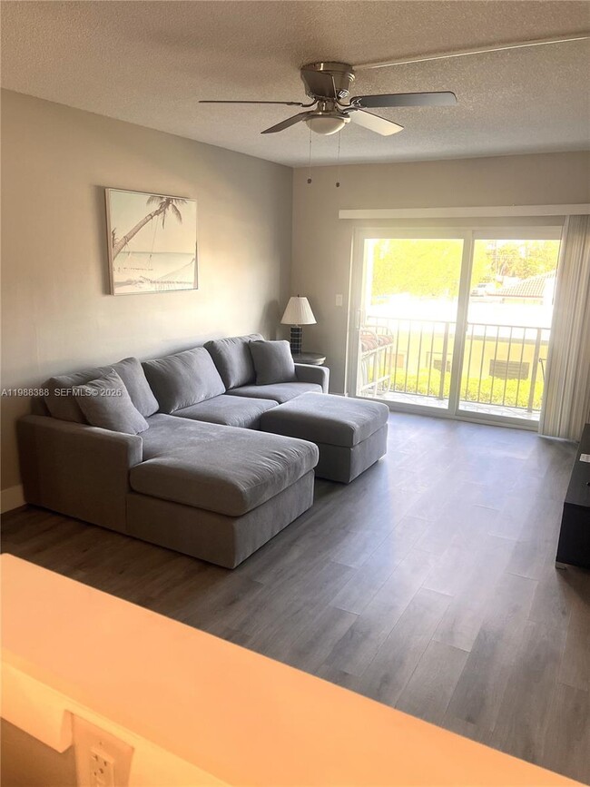 Building Photo - 400 N Riverside Dr