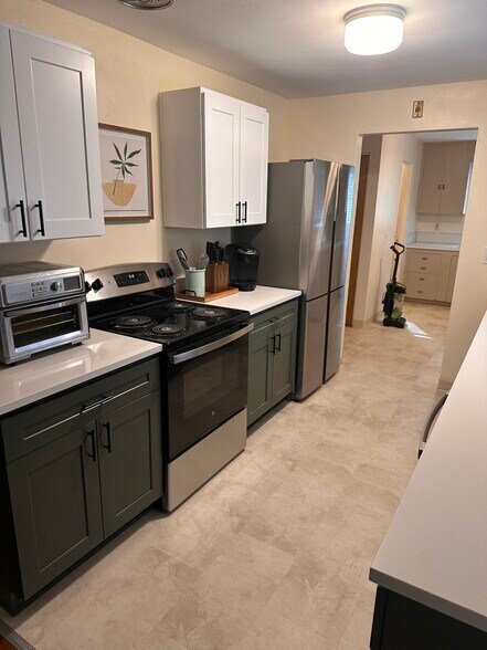 Building Photo - 8018 MacArthur Blvd