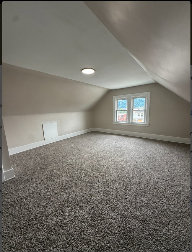 Building Photo - Giant, Newly Renovated Home in New Kensington!