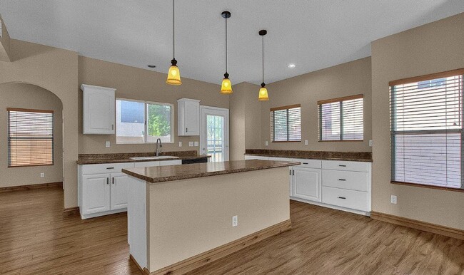 Building Photo - 3110 W Baylor Ln