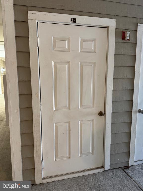 Building Photo - 1716 Lake Shore Crest Dr