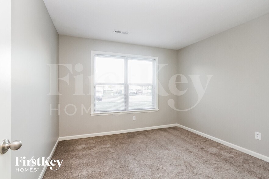 Building Photo - 5602 Wild Horse Dr