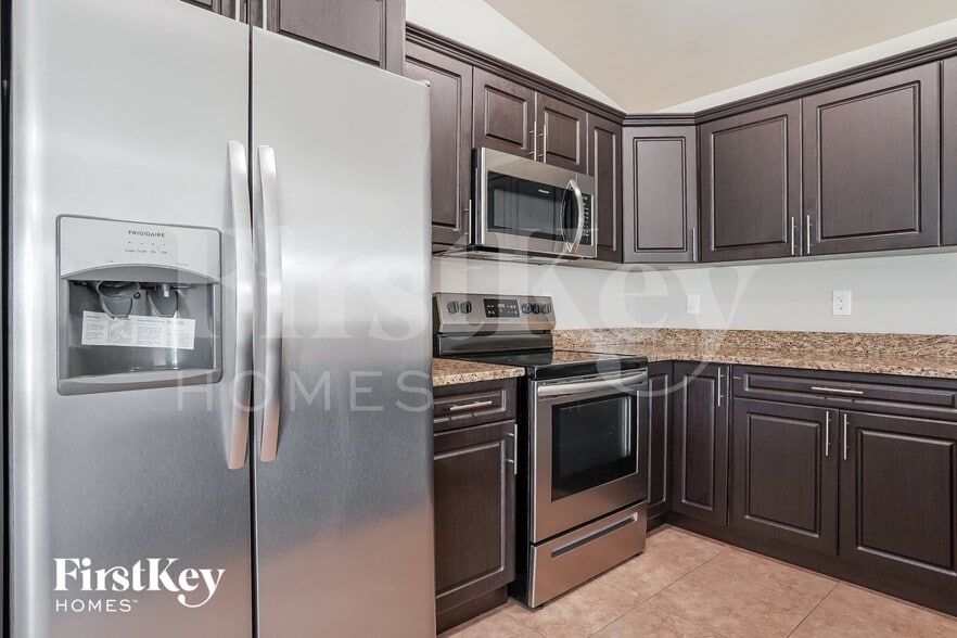 Building Photo - 625 SW 13th Terrace