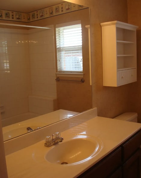 Building Photo - 18204 Willow Oak Ln