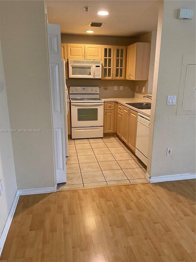 Building Photo - 6380 NW 114th Ave