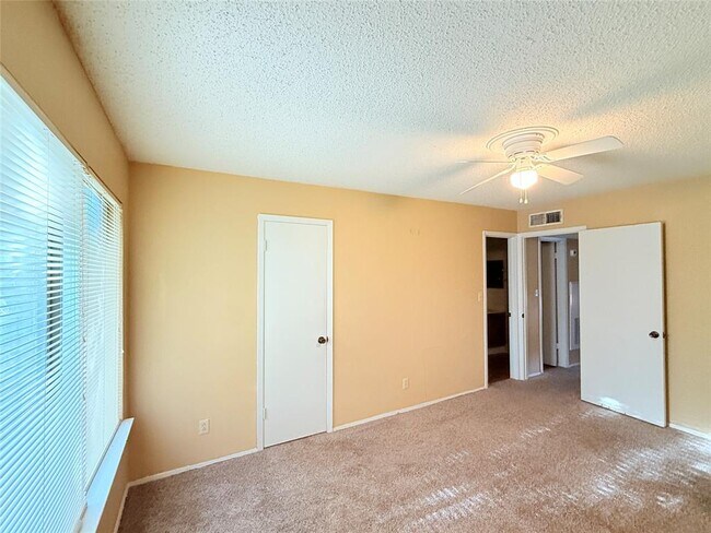 Building Photo - 9611 Blue Creek Ln