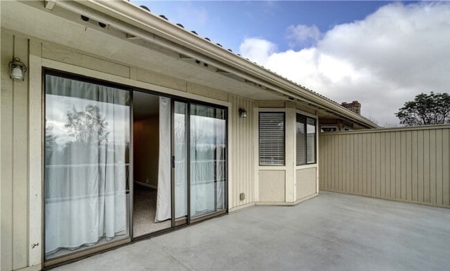 Building Photo - Charming 2 BR 2 Ba Apartment/Condo