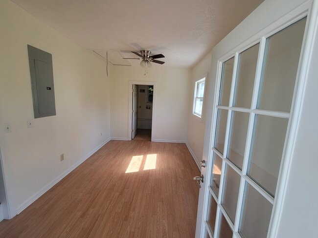 Building Photo - 317 Poplar St