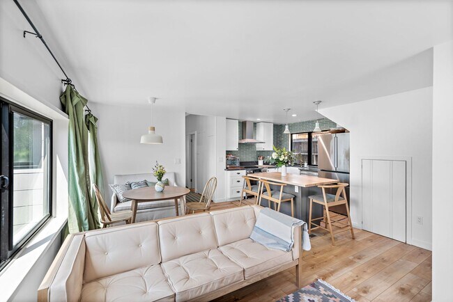 Building Photo - Woods Cove Ocean View Apartment