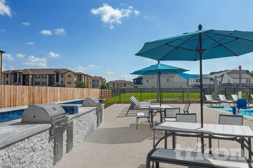 Building Photo - 9835 Willow Creek Commerce Dr