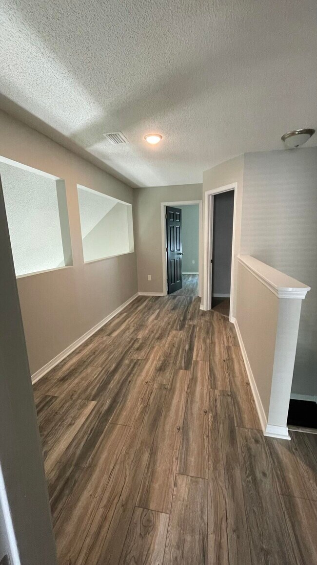 Building Photo - 463 Sandy Ridge Cir