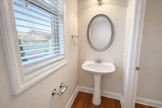 Building Photo - Gated Johns Creek End-Unit Townhome | 3BR / 3.5BA | Minutes to Avalon & GA-400