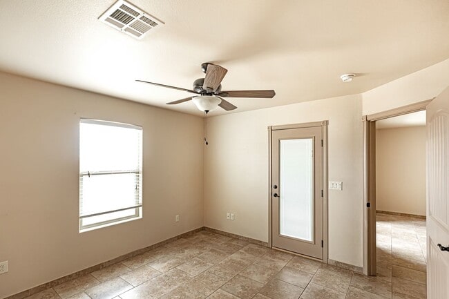 Building Photo - Cute 3 bedroom 2 bath home!
