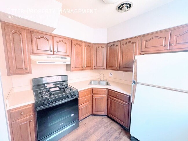 Building Photo - 943 E Gorgas Ln