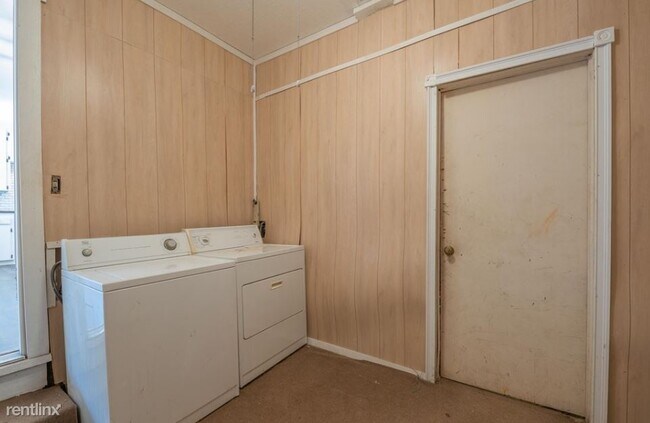 Building Photo - 3 br, 1 bath House - 1302 N W S Young Dr