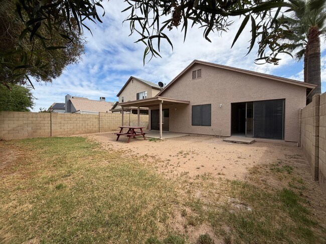 Building Photo - Newly Remodeled Glendale Home
