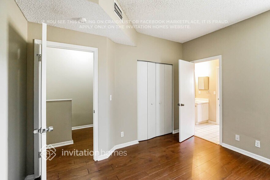Building Photo - 1136 Sorrento Dr