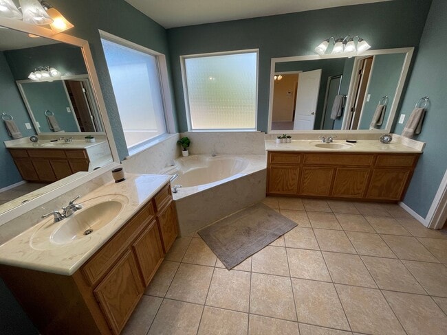 Building Photo - 3906 Fabianna Dr