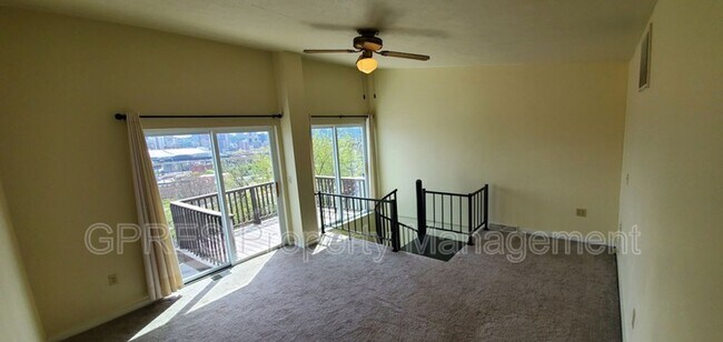 Building Photo - 1109 Goettmann St