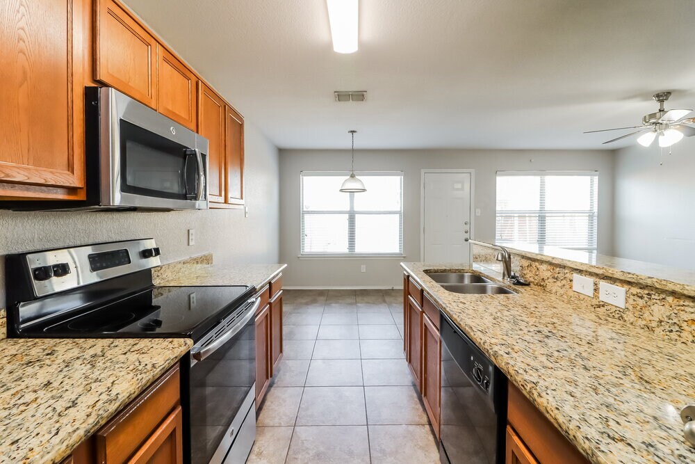 Building Photo - 10628 Wild Oak Dr