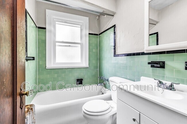 Building Photo - 618 Elmwood Ave