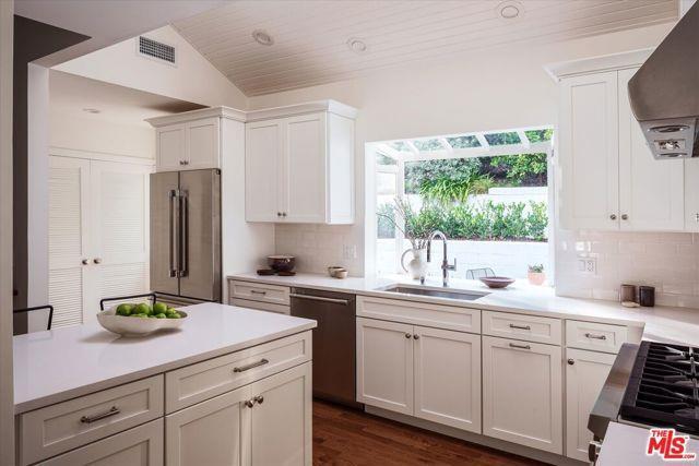 Building Photo - 5657 Valley Oak Dr