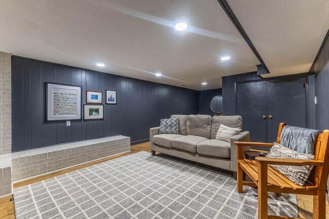 Building Photo - 3312 Lynnwood Dr