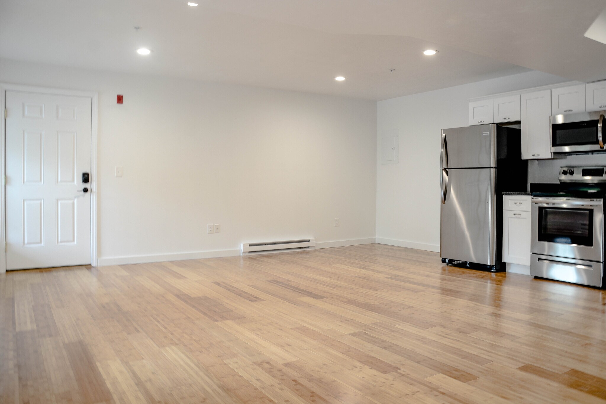 Building Photo - 541 Main St