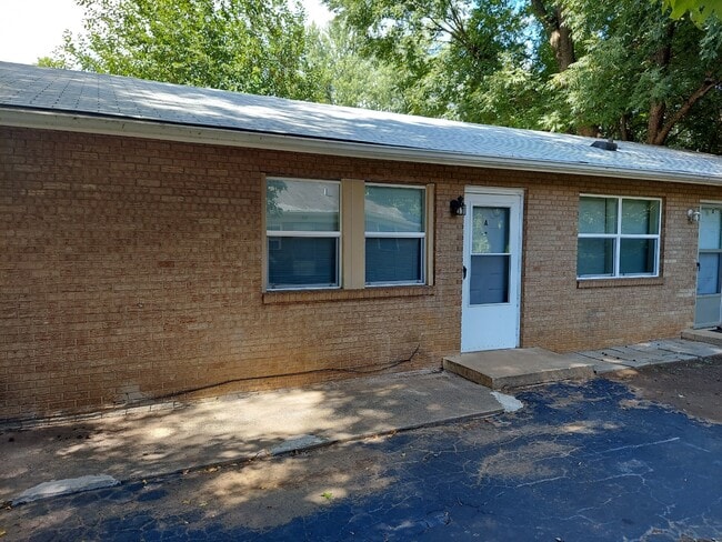 Primary Photo - 2629 Uwharrie Rd