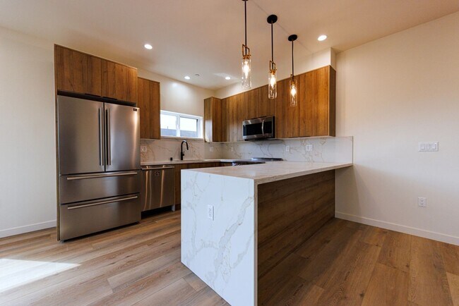 Building Photo - LUXURY in Prime Culver City
