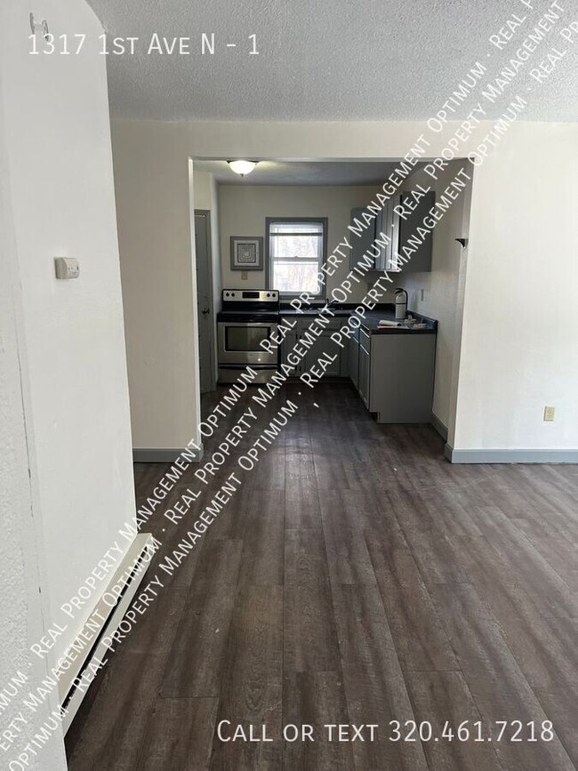 Building Photo - 2 Bedroom 1 Bath in Duplex Fargo ND Availa...