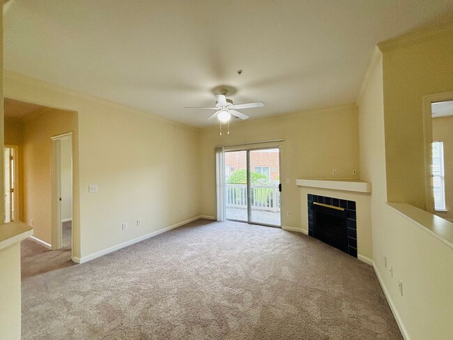 Building Photo - 215 S Knollwood Dr