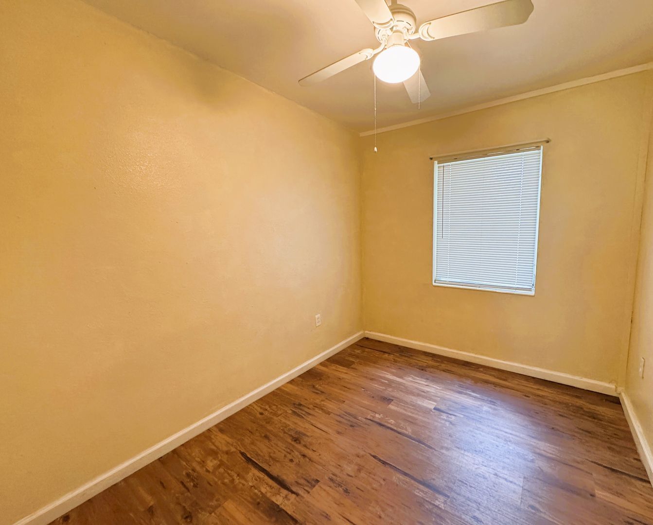 Building Photo - Cozy 3 Bedroom Home with Updated Kitchen and Spacious Yard in Port Charlotte