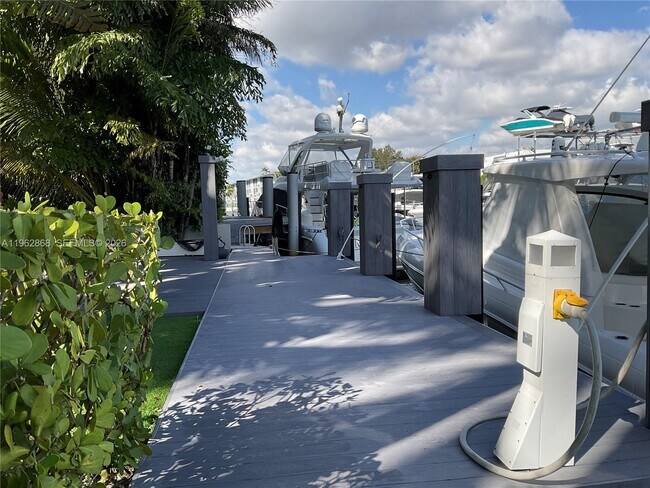 Building Photo - 745 NE 77th St