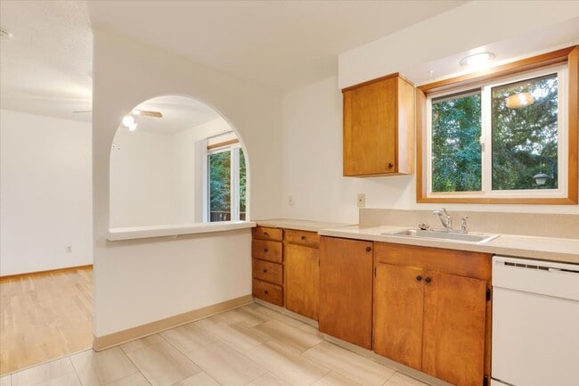 Building Photo - Charming 3 bedroom 3 bathroom house in Tigard!