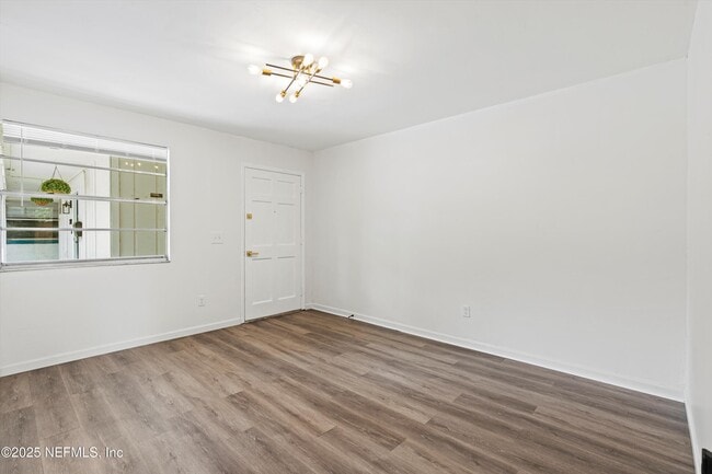 Building Photo - 3329 Mayflower St
