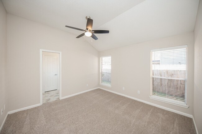 Building Photo - 121 Coffee Ln