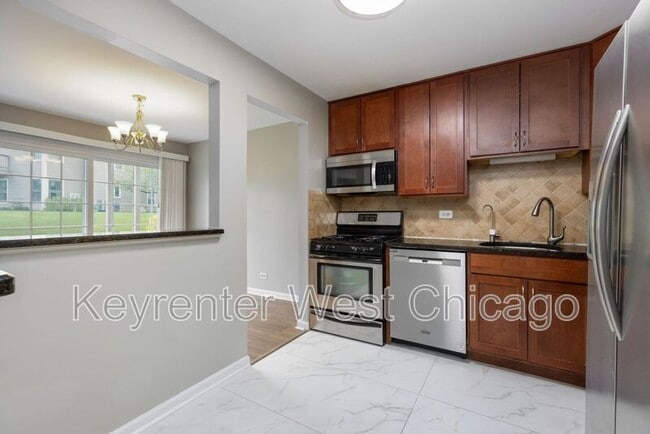 Building Photo - 1851 Fox Run Dr