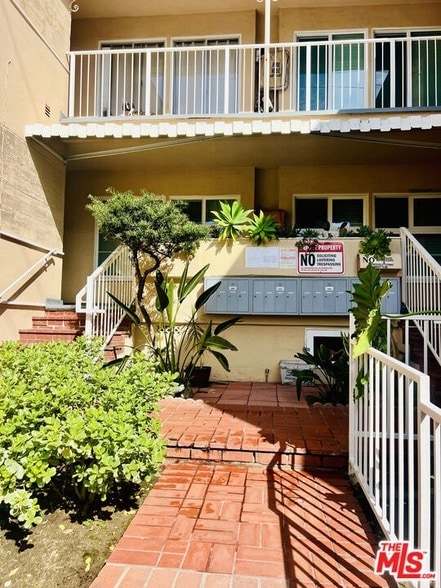 Building Photo - 1872 Alexandria Ave