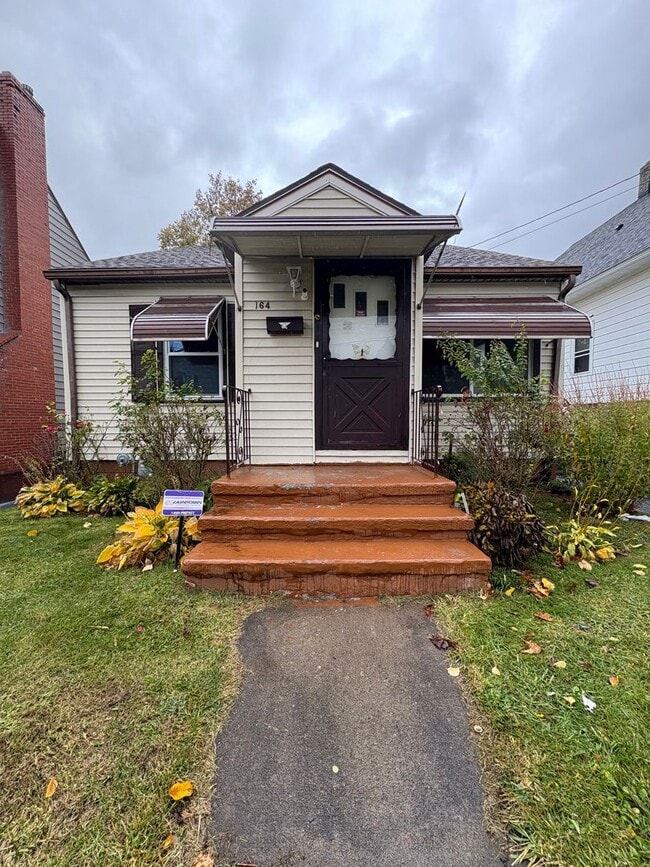 Building Photo - Two Bedroom Single Family Home!