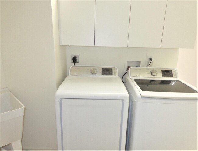 Building Photo - 3700 S Ocean Blvd