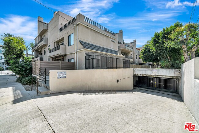 Building Photo - 4477 Woodman Ave