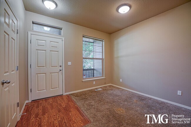 Building Photo - 1495 NE Lockheart Ln